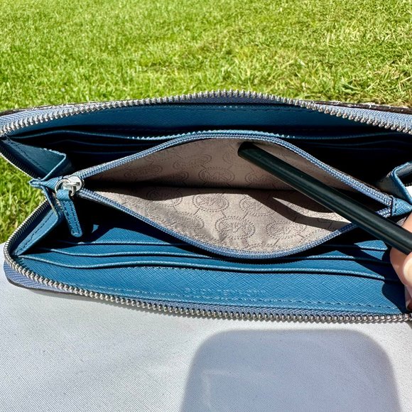 MICHAEL Michael Kors Jet Set Blue & Black Python Snake Large Zip Around Wallet - Picture 3 of 12